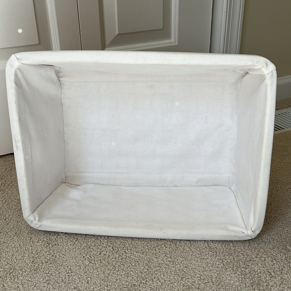 Two sturdy bamboo baskets with handles and removable linen liners - Picture 9 of 16